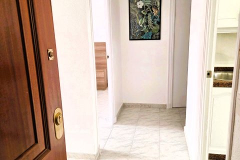 Apartamento en venta en Torrevieja, Alicante, España 3 dormitorios, 95 m2 No. 189229 - foto 2