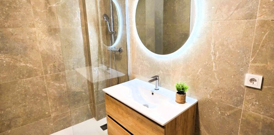 Apartamento en Torrevieja, Alicante, España 3 dormitorios, 95 m2 No. 189229
