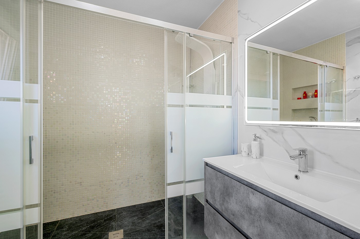 Villa à Almoradi, Alicante, Espagne 5 chambres, 375 m2 No. 138530