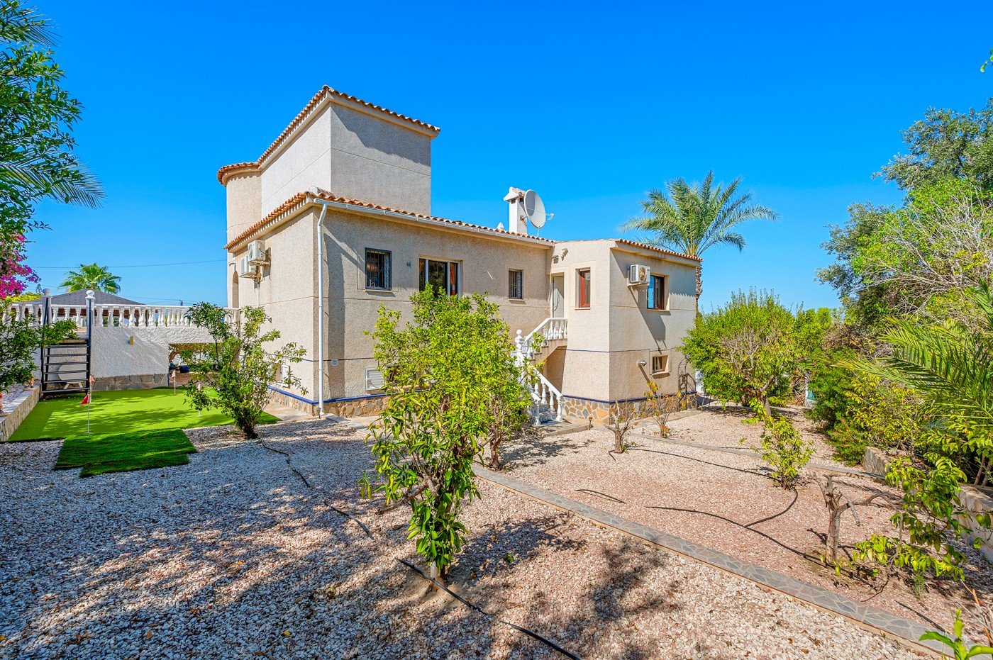 Villa à Almoradi, Alicante, Espagne 5 chambres, 375 m2 No. 138530