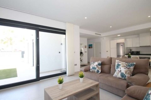 Villa en venta Pilar de la Horadada, Alicante, España 3 dormitorios, 81 m2 No. 138525 - foto 9