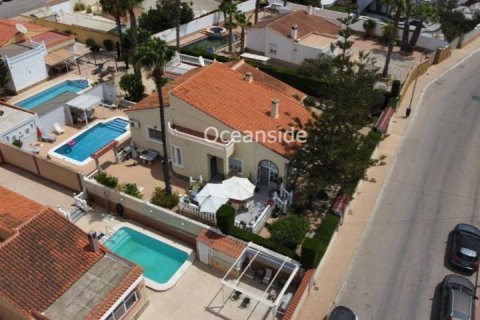 Villa en venta Torrevieja, Alicante, España 3 dormitorios, 188 m2 No. 138526 - foto 1