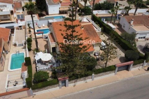 Villa en venta Torrevieja, Alicante, España 3 dormitorios, 188 m2 No. 138526 - foto 2