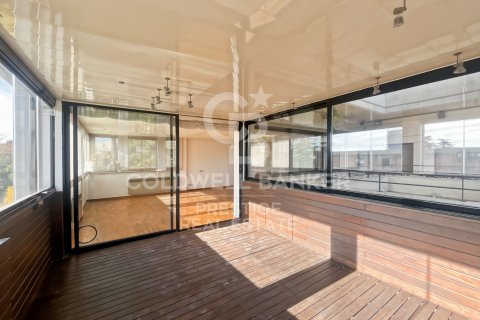 Huoneisto myytävänä Esplugues de Llobregat, Barcelona, Espanja, 3 makuuhuonetta, 210 m2 No. 156794 - kuva 9