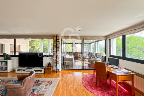 Huoneisto myytävänä Esplugues de Llobregat, Barcelona, Espanja, 3 makuuhuonetta, 210 m2 No. 156794 - kuva 7