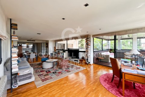 Huoneisto myytävänä Esplugues de Llobregat, Barcelona, Espanja, 3 makuuhuonetta, 210 m2 No. 156794 - kuva 6