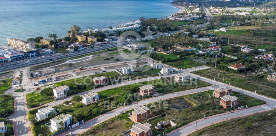 Tontti Estepona, Malaga, Espanja 502 m2 No. 156799