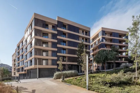 Huoneisto myytävänä Barcelona, Espanja, 3 makuuhuonetta, No. 141195 - kuva 2