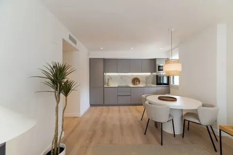 Huoneisto myytävänä Barcelona, Espanja, 3 makuuhuonetta, No. 141195 - kuva 8