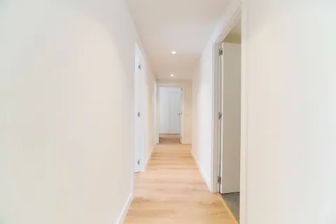 Huoneisto myytävänä Barcelona, Espanja, 3 makuuhuonetta, No. 141195 - kuva 10