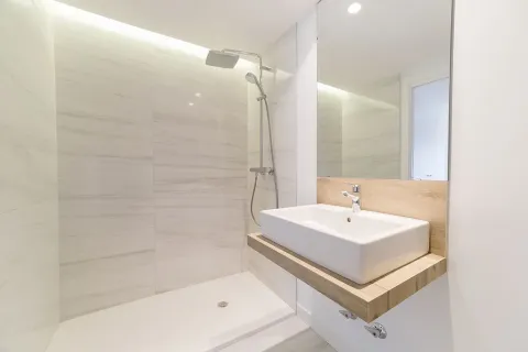 Huoneisto myytävänä Barcelona, Espanja, 3 makuuhuonetta, No. 141195 - kuva 17