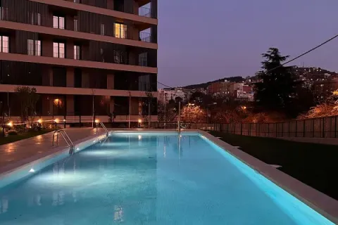 Huoneisto myytävänä Barcelona, Espanja, 3 makuuhuonetta, No. 141195 - kuva 1