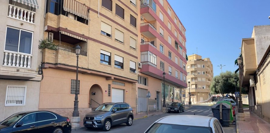 Apartment in Torrevieja, Alicante, Spain 4 bedrooms, 177 sq.m. No. 196145