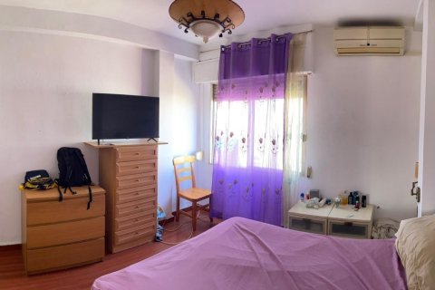 Apartment for sale in Torrevieja, Alicante, Spain 4 bedrooms, 177 sq.m. No. 196145 - photo 12