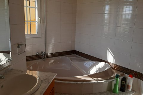 Продажа виллы в Ла-Манга-дель-Мар-Менор, Мурсия, Испания 3 спальни, 465м2 №163345 - фото 24