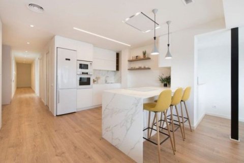 Apartment for sale Madrid, Spain 2 bedrooms, 85 sq.m. No. 76232 - photo 1