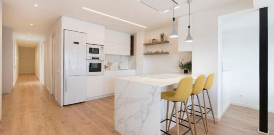 Apartment Madrid, Spain 2 bedrooms, 85 sq.m. No. 76232