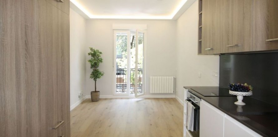 Apartment Madrid, Spain 2 bedrooms, 69 sq.m. No. 76228