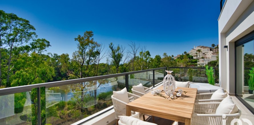 Пентхаус в Нуэва Андалусия, Малага, Испания 3 спальни, 122м2 №154102