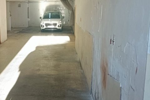 Commercial property for sale in L'Hospitalet de Llobregat, Barcelona, Spain 5 bedrooms, 171 sq.m. No. 154106 - photo 2