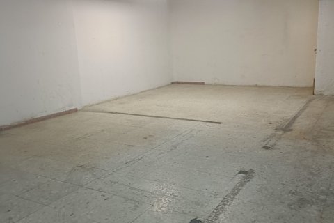 Commercial property for sale in L'Hospitalet de Llobregat, Barcelona, Spain 5 bedrooms, 171 sq.m. No. 154106 - photo 3