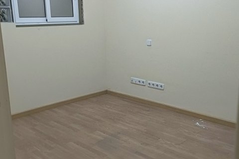 Commercial property for sale in L'Hospitalet de Llobregat, Barcelona, Spain 5 bedrooms, 171 sq.m. No. 154106 - photo 9
