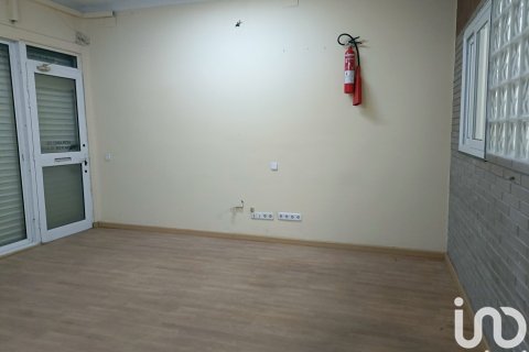 Commercial property for sale in L'Hospitalet de Llobregat, Barcelona, Spain 5 bedrooms, 171 sq.m. No. 154106 - photo 13