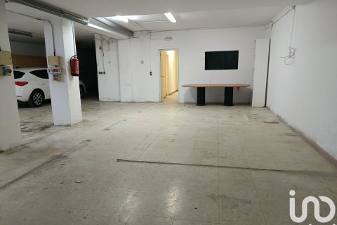 Commercial property for sale in L'Hospitalet de Llobregat, Barcelona, Spain 5 bedrooms, 171 sq.m. No. 154106 - photo 4