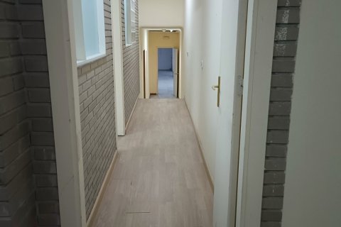 Commercial property for sale in L'Hospitalet de Llobregat, Barcelona, Spain 5 bedrooms, 171 sq.m. No. 154106 - photo 10