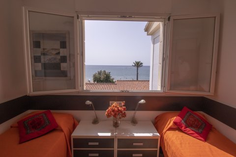 House for sale in Coma-Ruga, Tarragona, Spain 8 bedrooms, No. 141288 - photo 6