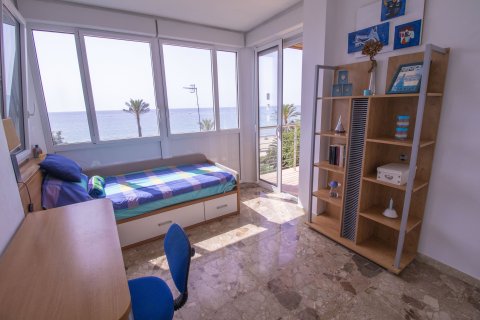 House for sale in Coma-Ruga, Tarragona, Spain 8 bedrooms, No. 141288 - photo 4