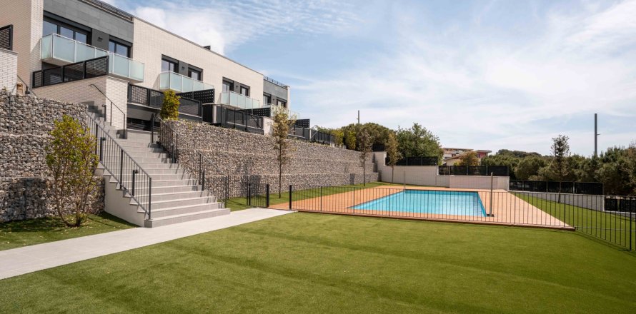 Таунхаус в Тейя, Барселона, Испания 4 спальни,  №141285