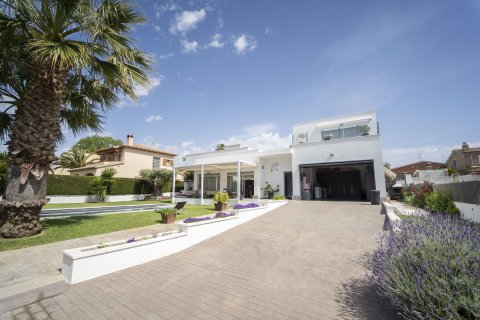 House for sale in Coma-Ruga, Tarragona, Spain 4 bedrooms, No. 141287 - photo 4