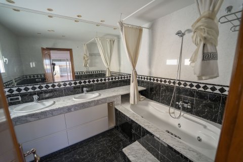 House for sale in Calafell, Tarragona, Spain 4 bedrooms, No. 141286 - photo 26