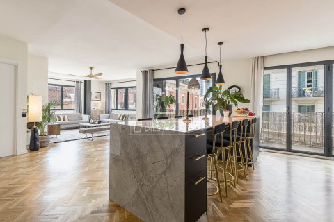 Dzīvoklis pārdošanā Barcelona, Spānijā 2 istabas, 120 m2 Nr. 150338 - attēls 2