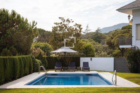 Villa for sale in Cabrera de Mar, Barcelona, Spain 6 bedrooms, 600 sq.m. No. 150341 - photo 2