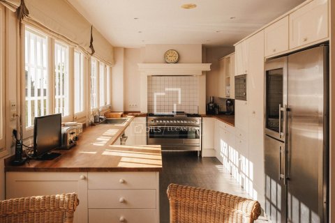 Villa for sale in Cabrera de Mar, Barcelona, Spain 6 bedrooms, 600 sq.m. No. 150341 - photo 8