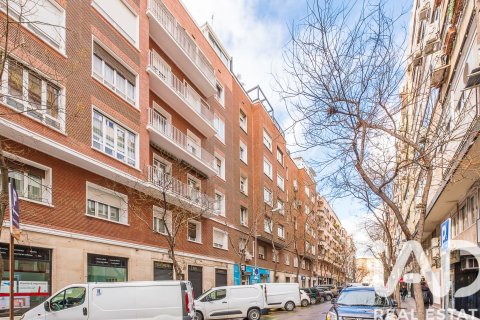 Apartament w Madrid, Hiszpania 3 sypialnie, 187 mkw. nr 152302 – zdjęcie 25