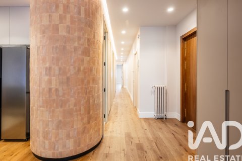 Apartament w Madrid, Hiszpania 3 sypialnie, 187 mkw. nr 152302 – zdjęcie 9