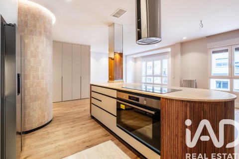 Apartament w Madrid, Hiszpania 3 sypialnie, 187 mkw. nr 152302 – zdjęcie 5