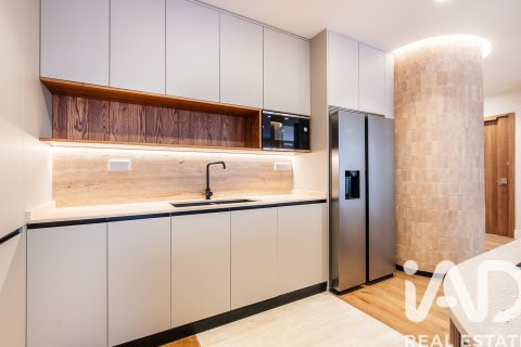 Apartament w Madrid, Hiszpania 3 sypialnie, 187 mkw. nr 152302 – zdjęcie 6