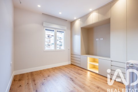 Apartament w Madrid, Hiszpania 3 sypialnie, 187 mkw. nr 152302 – zdjęcie 12