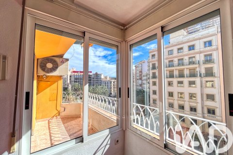 Lägenhet till salu i Alicante, Spanien 3 sovrum, 93 kvm. Nr. 152303 - foto 4
