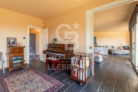 House for sale in Barcelona, Spain 4 bedrooms, 439 sq.m. No. 160182 - photo 11