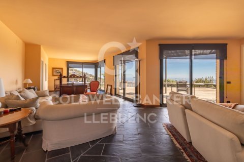 House for sale in Barcelona, Spain 4 bedrooms, 439 sq.m. No. 160182 - photo 4