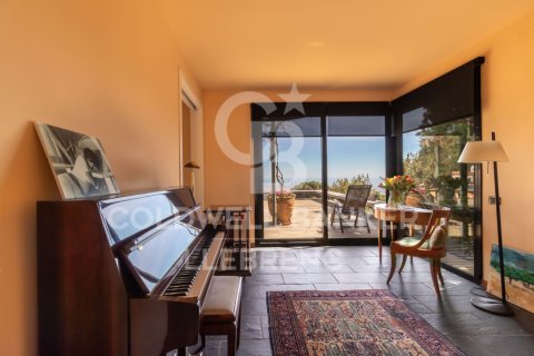 House for sale in Barcelona, Spain 4 bedrooms, 439 sq.m. No. 160182 - photo 13