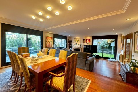 House for sale in Principado De Andorra (Ninguna Poblacion Tiene C.P.), Lleida, Spain 4 bedrooms, 384 sq.m. No. 160183 - photo 1