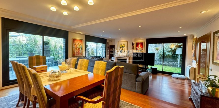 House in Principado De Andorra (Ninguna Poblacion Tiene C.P.), Lleida, Spain 4 bedrooms, 384 sq.m. No. 160183