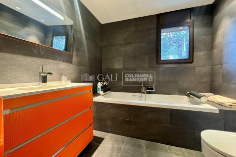 House for sale in Principado De Andorra (Ninguna Poblacion Tiene C.P.), Lleida, Spain 4 bedrooms, 384 sq.m. No. 160183 - photo 18