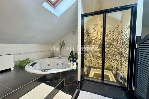House for sale in Principado De Andorra (Ninguna Poblacion Tiene C.P.), Lleida, Spain 4 bedrooms, 384 sq.m. No. 160183 - photo 23